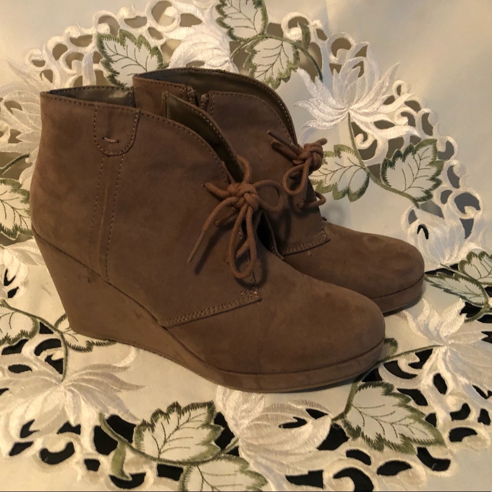 Suede Brown Lace-up Wedges